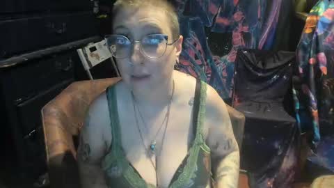 thecurvysiren online show from January 6, 10:15 pm