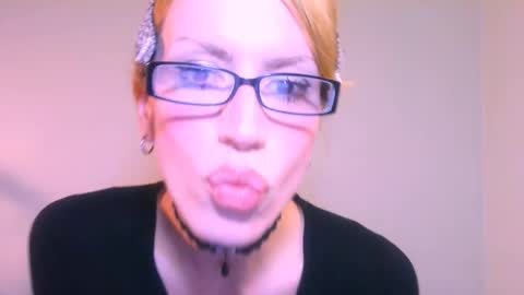 Snapshot of thedollxxxperience chatting on December 5, 3:41 pm Yolanda online show from December 5, 3:41 pm