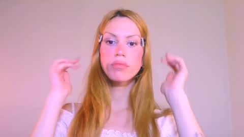 Snapshot of thedollxxxperience chatting on December 15, 4:00 pm Yolanda online show from December 15, 4:00 pm