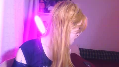 Snapshot of thedollxxxperience chatting on January 5, 6:00 pm Yolanda online show from January 5, 6:00 pm