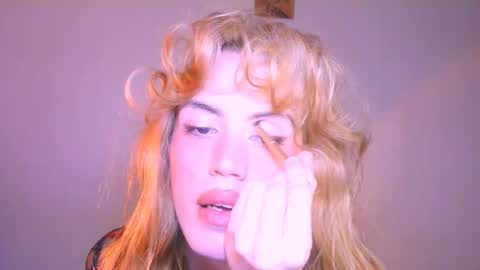 Snapshot of thedollxxxperience chatting on February 21, 3:35 pm Yolanda online show from February 21, 3:35 pm