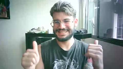 Snapshot of thedragonboyxxx chatting on April 7, 7:14 pm thedragonboyxxx online show from April 7, 7:14 pm