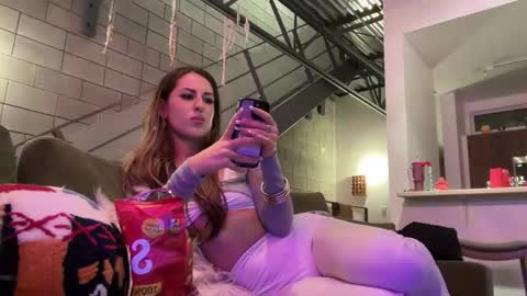 Snapshot of thegabzilla chatting on January 6, 12:36 am thegabzilla online show from January 6, 12:36 am