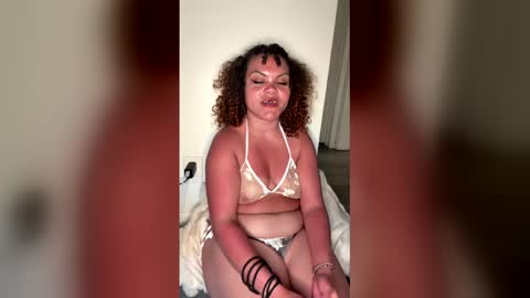 thegialana online show from March 10, 2:27 am