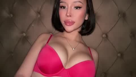 Elle  dont forget to folloW me and thumbs up online show from March 31, 12:45 am