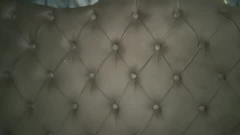 Elle  dont forget to folloW me and thumbs up online show from April 15, 2:02 pm