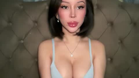 Elle  dont forget to folloW me and thumbs up online show from May 24, 12:04 am