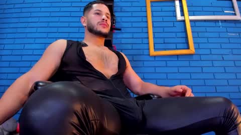 Ian Deniel online show from December 19, 8:13 pm