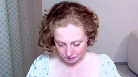 Ella online show from September 22, 8:00 pm