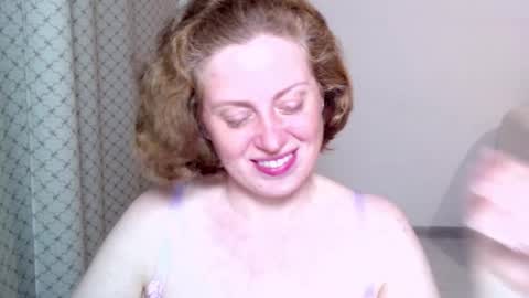 Ella online show from October 31, 7:04 pm