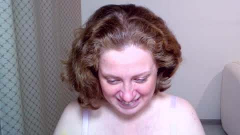 Ella online show from December 18, 9:32 pm