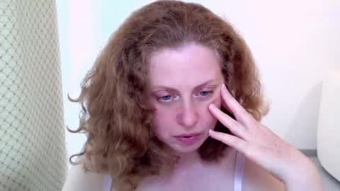 Snapshot of theladysblush chatting on June 6, 9:25 am Ella online show from June 6, 9:25 am