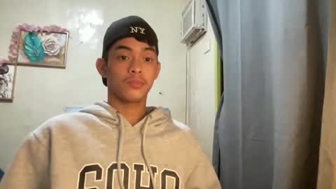 Snapshot of thelifeof_johnpol chatting on March 3, 3:40 pm thelifeof_johnpol online show from March 3, 3:40 pm