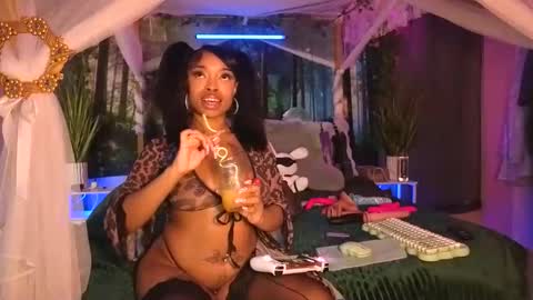 thelovelybrown online show from February 6, 7:50 pm