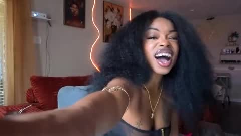 Snapshot of thelovelybrown chatting on July 21, 5:26 pm thelovelybrown online show from July 21, 5:26 pm