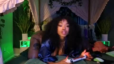Snapshot of thelovelybrown chatting on July 23, 12:57 am thelovelybrown online show from July 23, 12:57 am