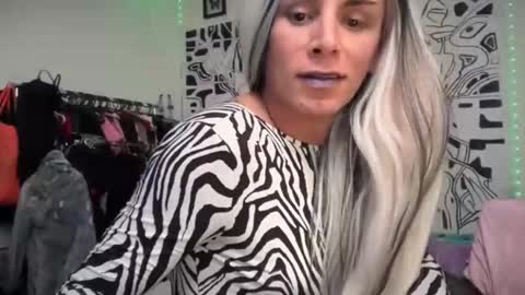 Snapshot of thematryoshka chatting on January 18, 10:13 pm Lucy Lucy online show from January 18, 10:13 pm