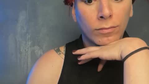 Snapshot of thematryoshka chatting on February 8, 11:52 pm Lucy Lucy online show from February 8, 11:52 pm