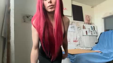 Snapshot of thematryoshka chatting on February 25, 4:05 pm Lucy Lucy online show from February 25, 4:05 pm