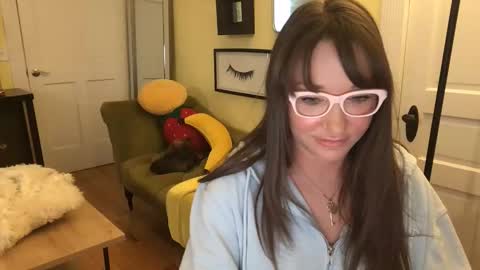 Snapshot of themrsnelson chatting on March 17, 1:58 pm Cach Nelson online show from March 17, 1:58 pm