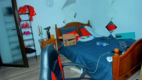 Snapshot of thenaughtygf chatting on June 17, 11:27 pm thenaughtygf online show from June 17, 11:27 pm