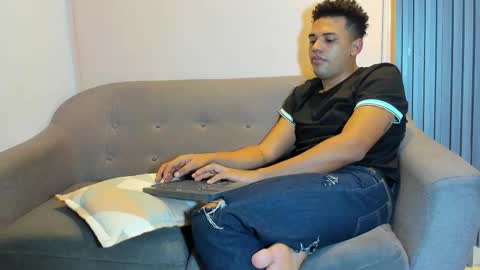 Snapshot of theo_morris chatting on February 28, 5:30 am theo_morris online show from February 28, 5:30 am