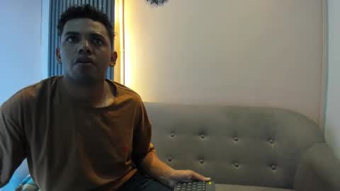 Snapshot of theo_morris chatting on March 4, 4:07 am theo_morris online show from March 4, 4:07 am