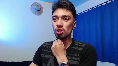 Snapshot of theo_stone04 chatting on November 21, 5:33 pm Theo online show from November 21, 5:33 pm