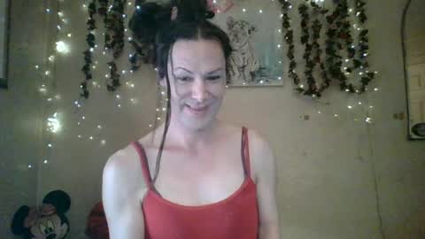 Snapshot of thesillymillie chatting on June 14, 4:53 pm sillymillie0 online show from June 14, 4:53 pm