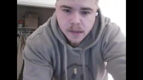 Snapshot of theskeetr27 chatting on March 29, 4:45 am theskeetr27 online show from March 29, 4:45 am