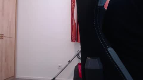 Snapshot of theskylake1 chatting on February 7, 11:03 am theskylake1 online show from February 7, 11:03 am