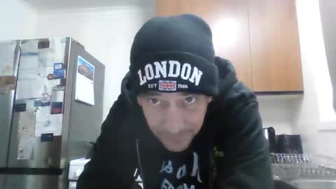 Snapshot of thestardad394997 chatting on April 13, 8:31 am thestardad394997 online show from April 13, 8:31 am