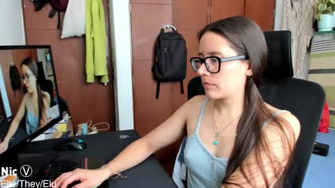 Nicole online show from February 25, 6:39 pm