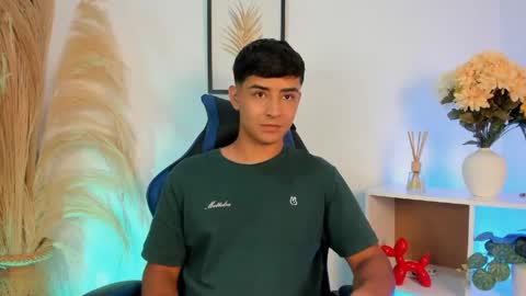 Thiago  online show from April 21, 11:51 pm