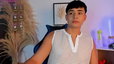 Thiago  online show from June 3, 9:09 pm