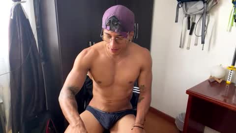 thiago_happy online show from May 12, 7:00 pm