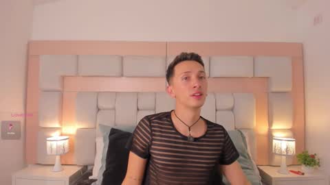 SanThiago online show from March 17, 8:01 pm