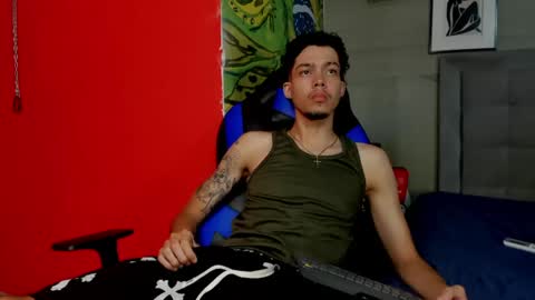 Snapshot of thiago_preston chatting on April 16, 8:42 pm Thiago online show from April 16, 8:42 pm