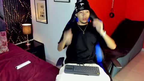 Snapshot of thiago_preston chatting on April 22, 7:59 pm Thiago online show from April 22, 7:59 pm
