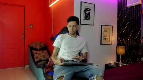 Snapshot of thiago_preston chatting on April 24, 8:00 pm Thiago online show from April 24, 8:00 pm