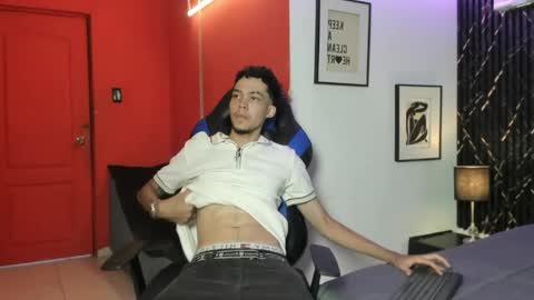 Snapshot of thiago_preston chatting on May 5, 8:06 pm Thiago online show from May 5, 8:06 pm