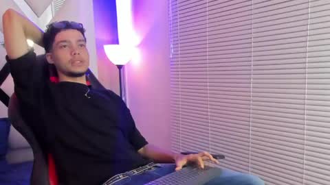 Snapshot of thiago_preston chatting on May 8, 8:25 pm Thiago online show from May 8, 8:25 pm