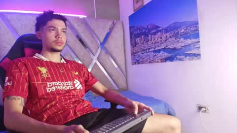 Snapshot of thiago_preston chatting on May 10, 7:19 pm Thiago online show from May 10, 7:19 pm