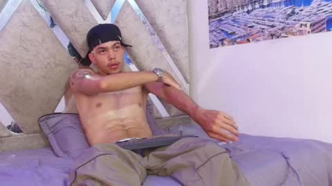 Snapshot of thiago_preston chatting on May 12, 7:55 pm Thiago online show from May 12, 7:55 pm