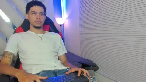 Snapshot of thiago_preston chatting on May 14, 8:04 pm Thiago online show from May 14, 8:04 pm