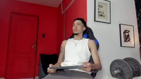 Snapshot of thiago_preston chatting on May 16, 7:12 pm Thiago online show from May 16, 7:12 pm