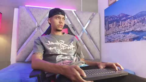 Snapshot of thiago_preston chatting on May 22, 8:36 pm Thiago online show from May 22, 8:36 pm