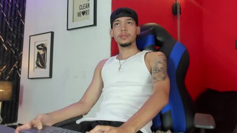 Snapshot of thiago_preston chatting on May 26, 8:38 pm Thiago online show from May 26, 8:38 pm