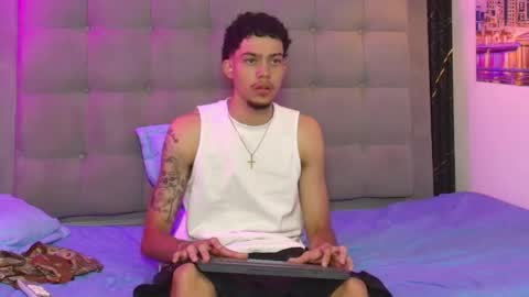 Snapshot of thiago_preston chatting on May 28, 8:06 pm Thiago online show from May 28, 8:06 pm