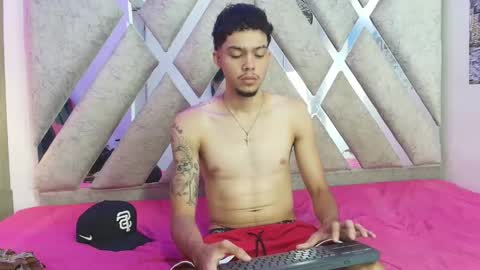 Snapshot of thiago_preston chatting on May 29, 8:07 pm Thiago online show from May 29, 8:07 pm